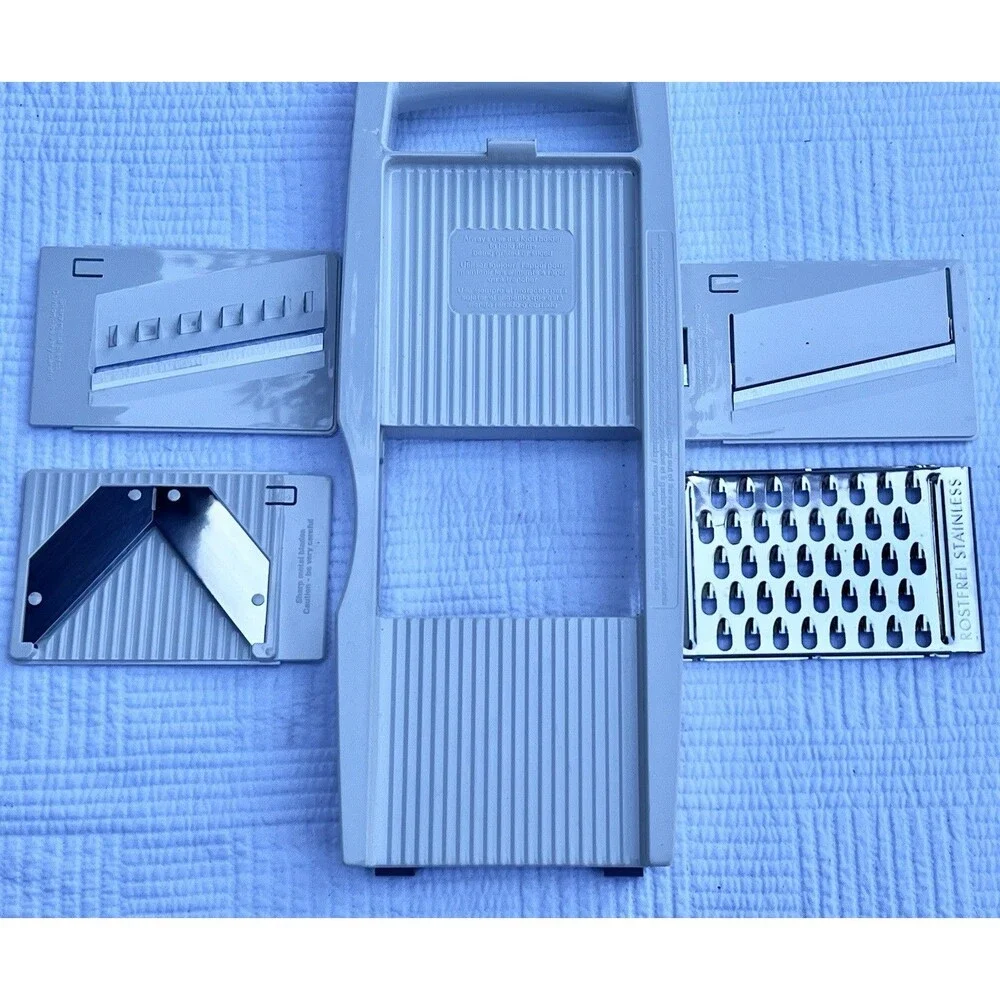 Pampered Chef Mandoline Slicer With 4 Blades No Finger